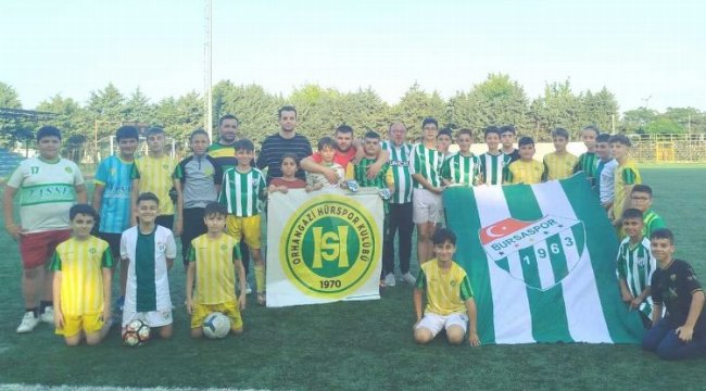 Hürspor'un miniklerinden Bursaspor'a destek