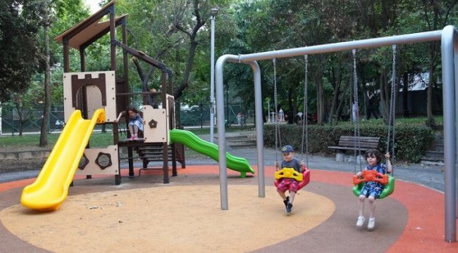 İstanbul Kadıköy'de yakılan park yeniden hayat buldu