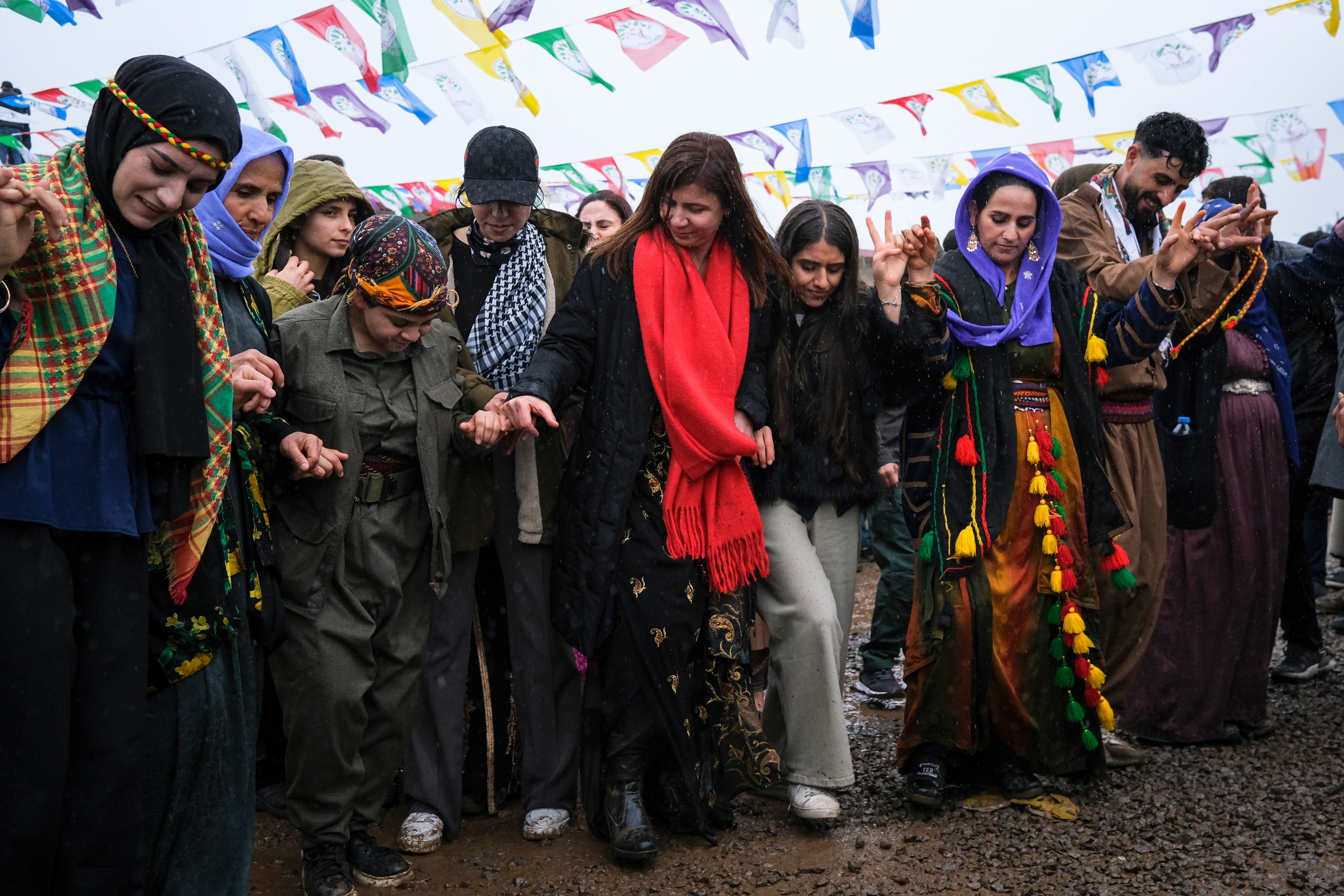 Diyarbakır Eşbaşkanı Bucak'tan Siverek Newroz'unda Barış Mesajı - Kare 11