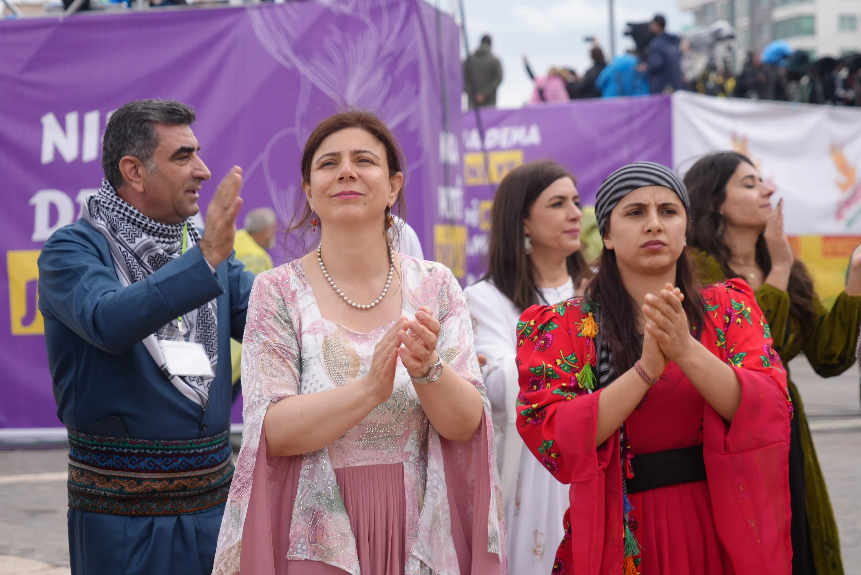 Diyarbakır'da Yüz Binlerin Katılımıyla Newroz Coşkusu Yaşandı - Kare 10
